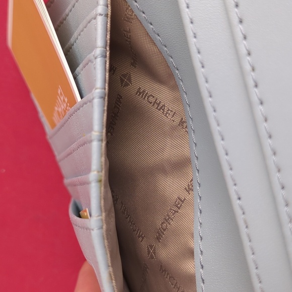 Michael Kors Jet Set Girls Passport Case - Picture 8 of 13